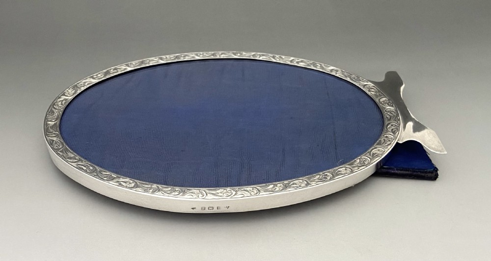 An elegant George V silver photo frame View IV