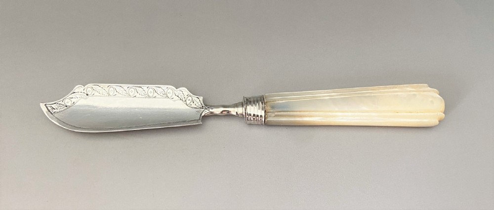 A fine Georgian silver & mother-of-pearl butter knife