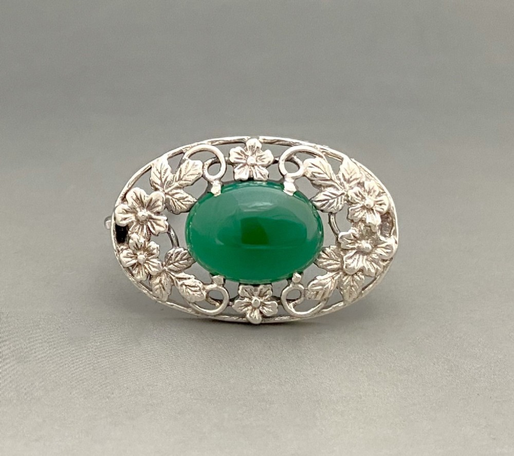 An attractive late Victorian silver brooch 