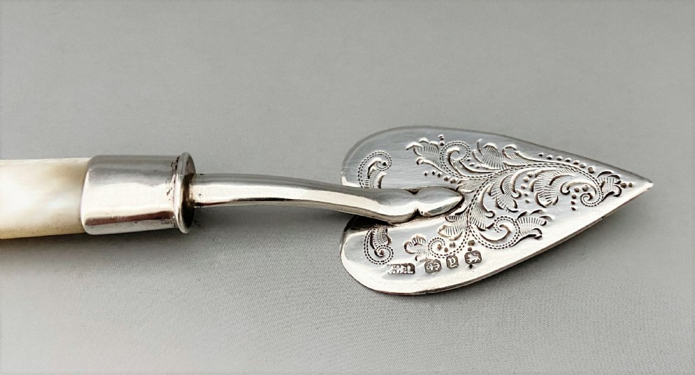 A rare Victorian silver & mother-of-pearl pate spreader View IV