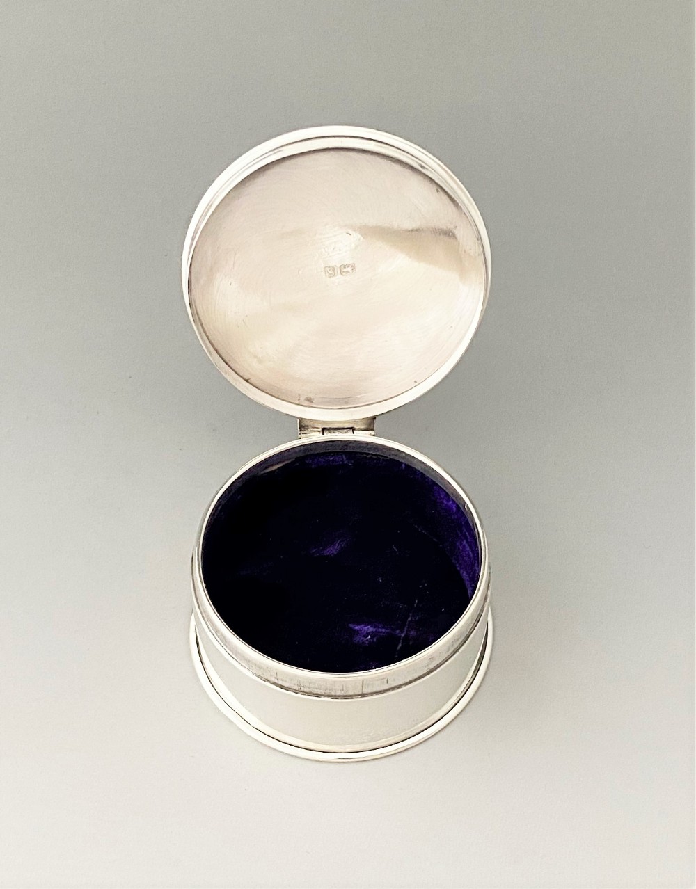 A charming George V silver pill/trinket box