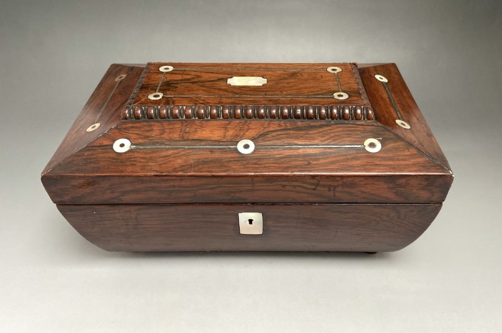  A lovely William IV Rosewood & mother-of-pearl inlaid box
