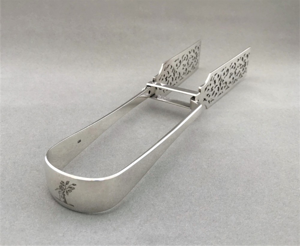 A quality Pair Of Mid Victorian Silver Asparagus Tongs