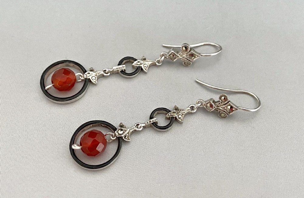 An attractive pair of Art Deco silver drop earrings