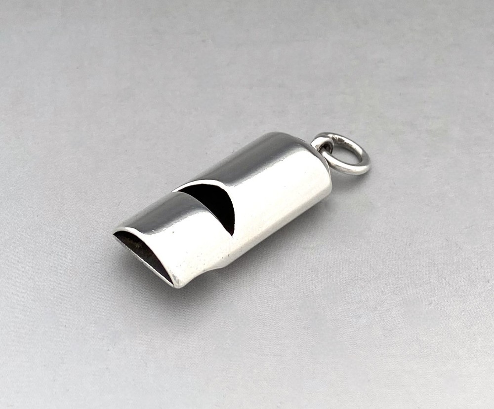 A fine Edwardian Goldsmiths & Silversmiths dog whistle