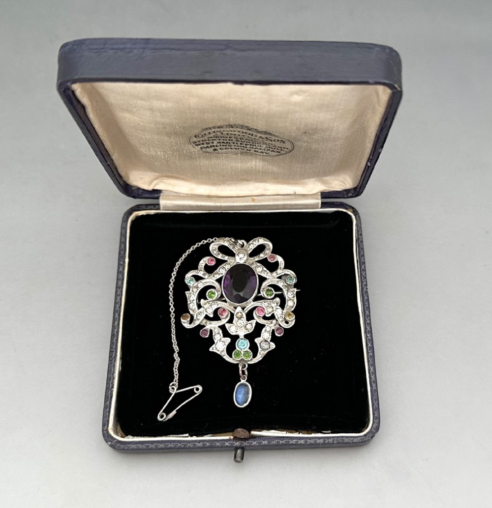 A gorgeous French silver brooch 