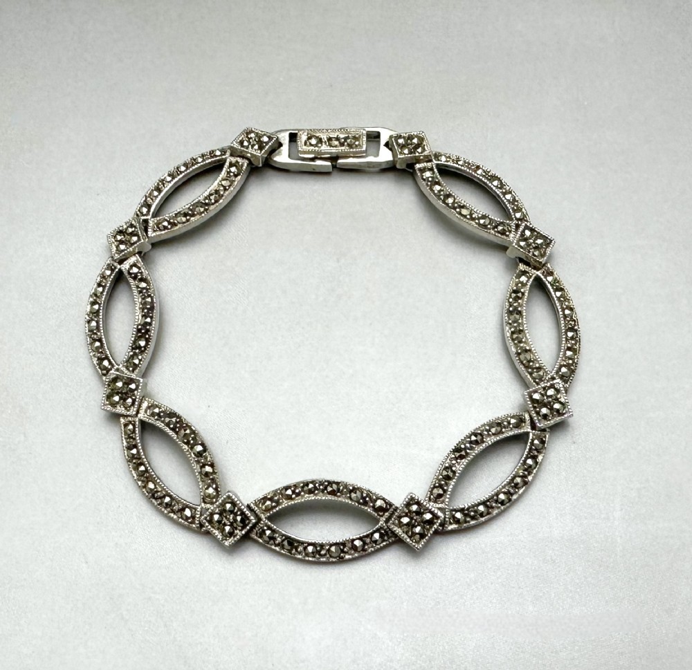 A stylish silver & Marcasite Art Deco bracelet  