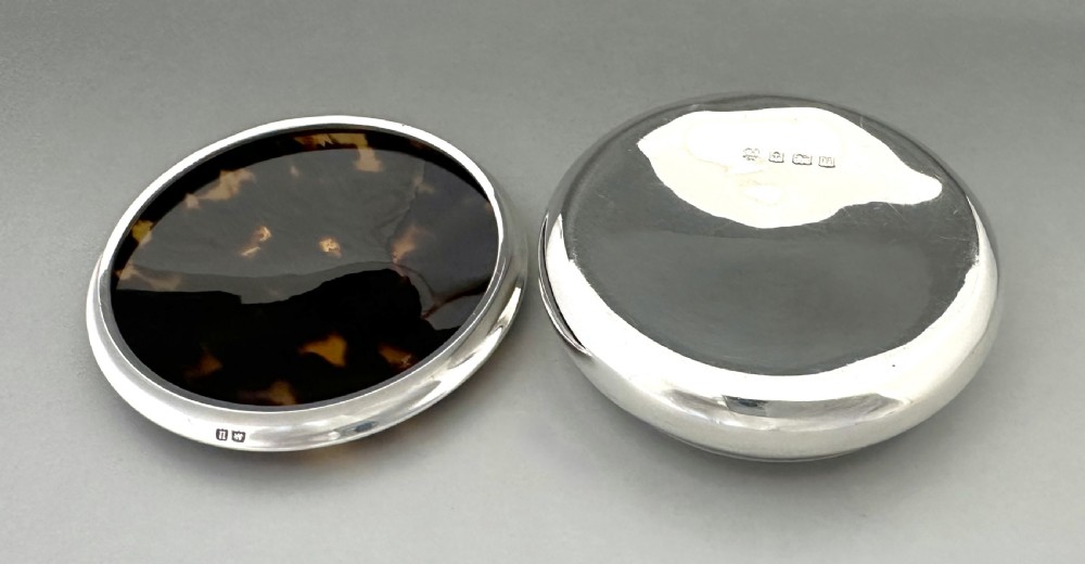 An attractive silver & tortoiseshell trinket box View III