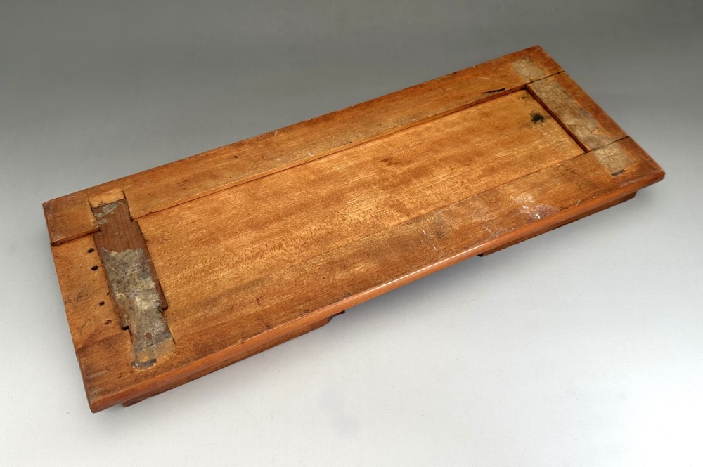 An attractive Victorian Maple wood Extending Book Slide View V