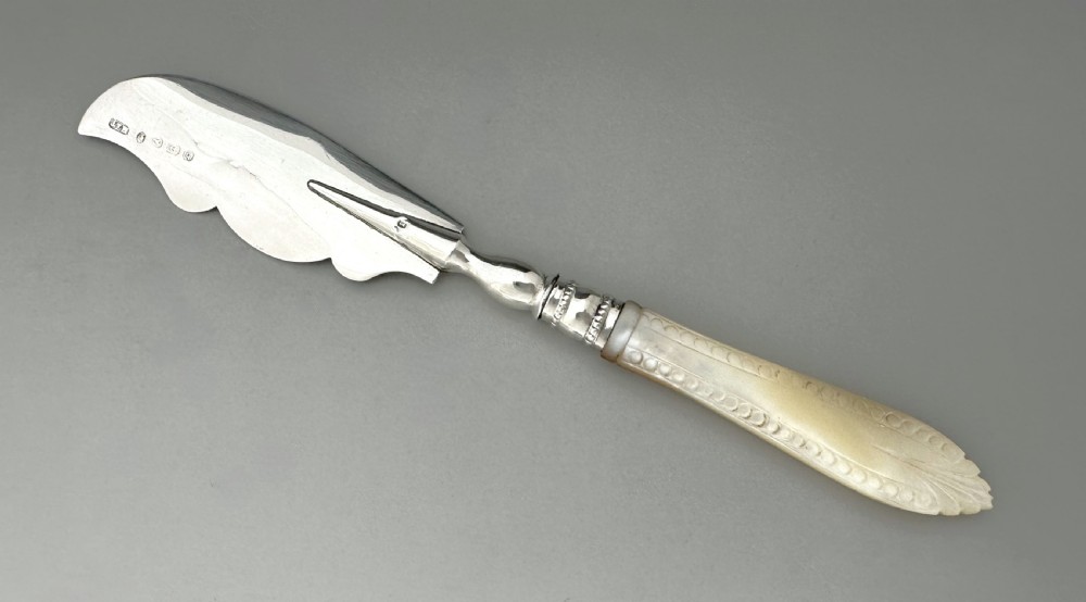 A lovely Victorian silver & mother-of-pearl butter knife View IV