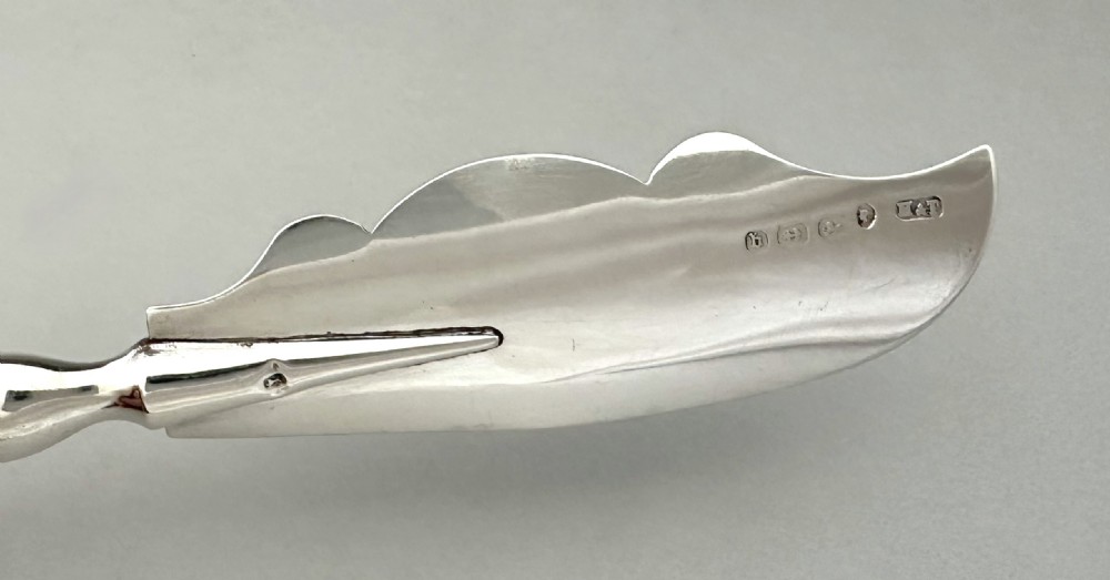 A lovely Victorian silver & mother-of-pearl butter knife View V