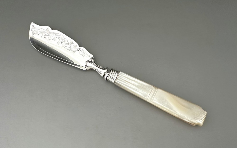 A fine Victorian silver & mother-of-pearl butter knife