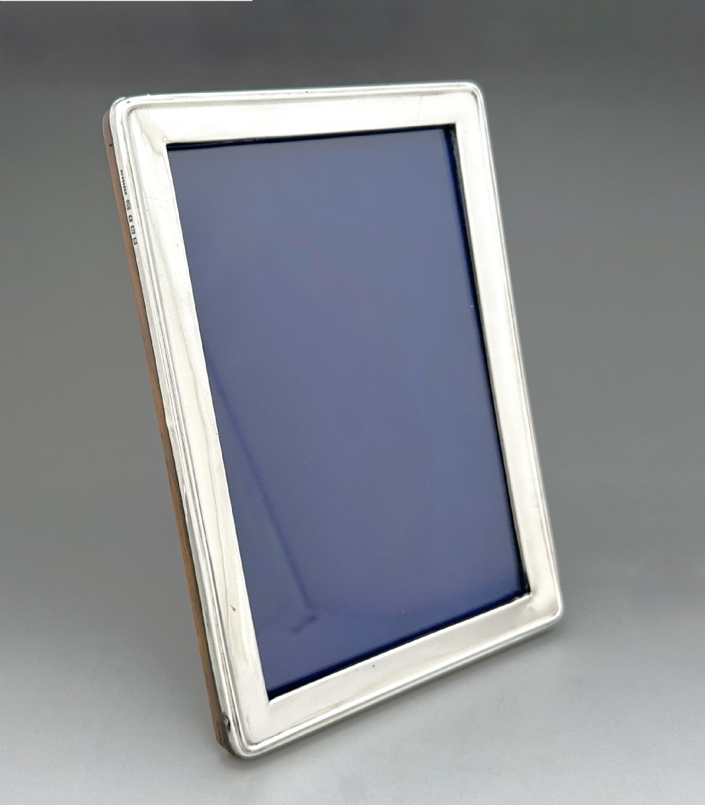 A useful George V silver photo frame 