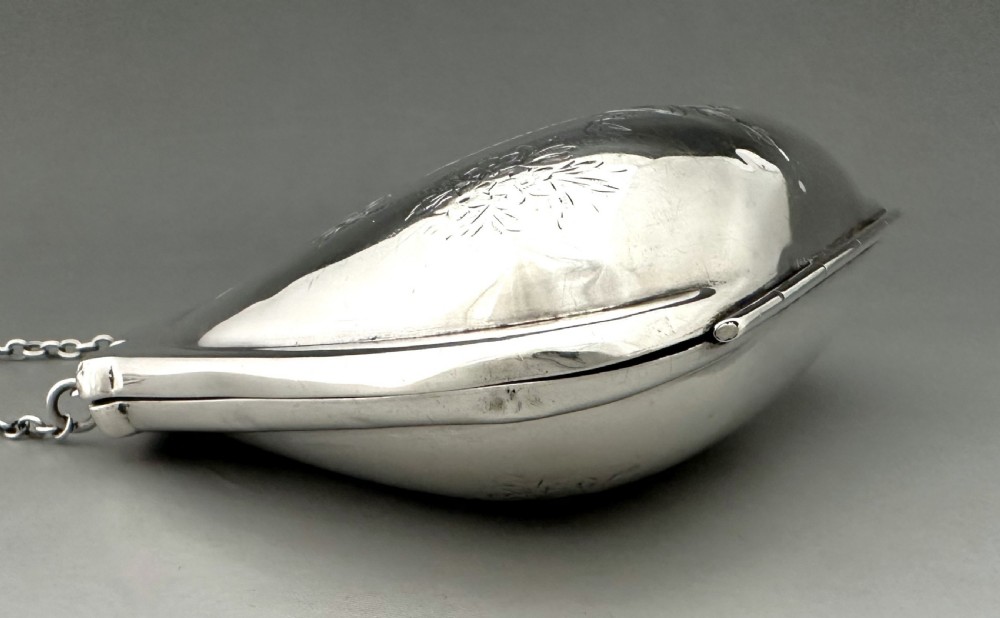An attractive George V silver cocktail purse View X