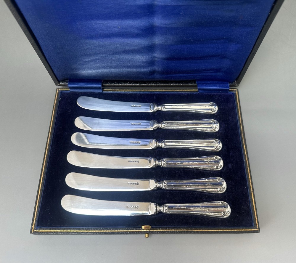 A useful set of 6 boxed silver handled butter knives View II