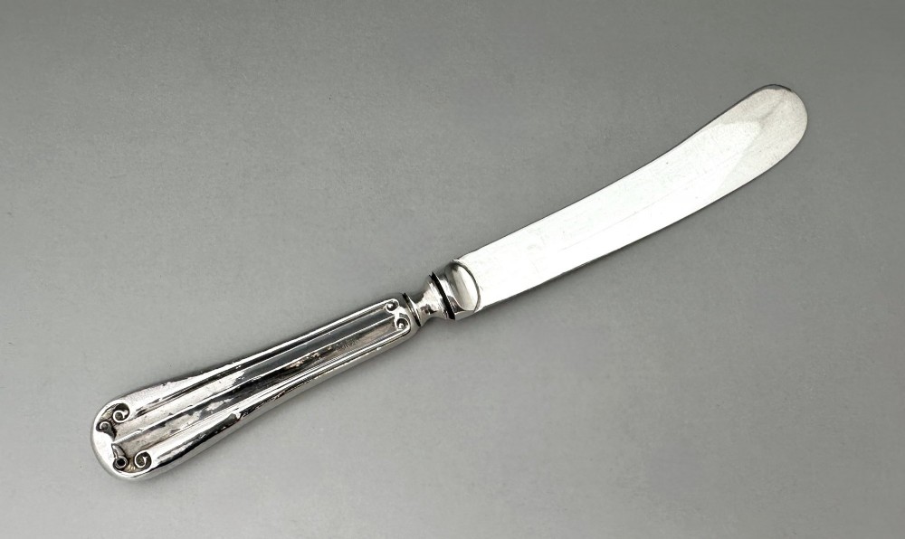 A useful set of 6 boxed silver handled butter knives View V