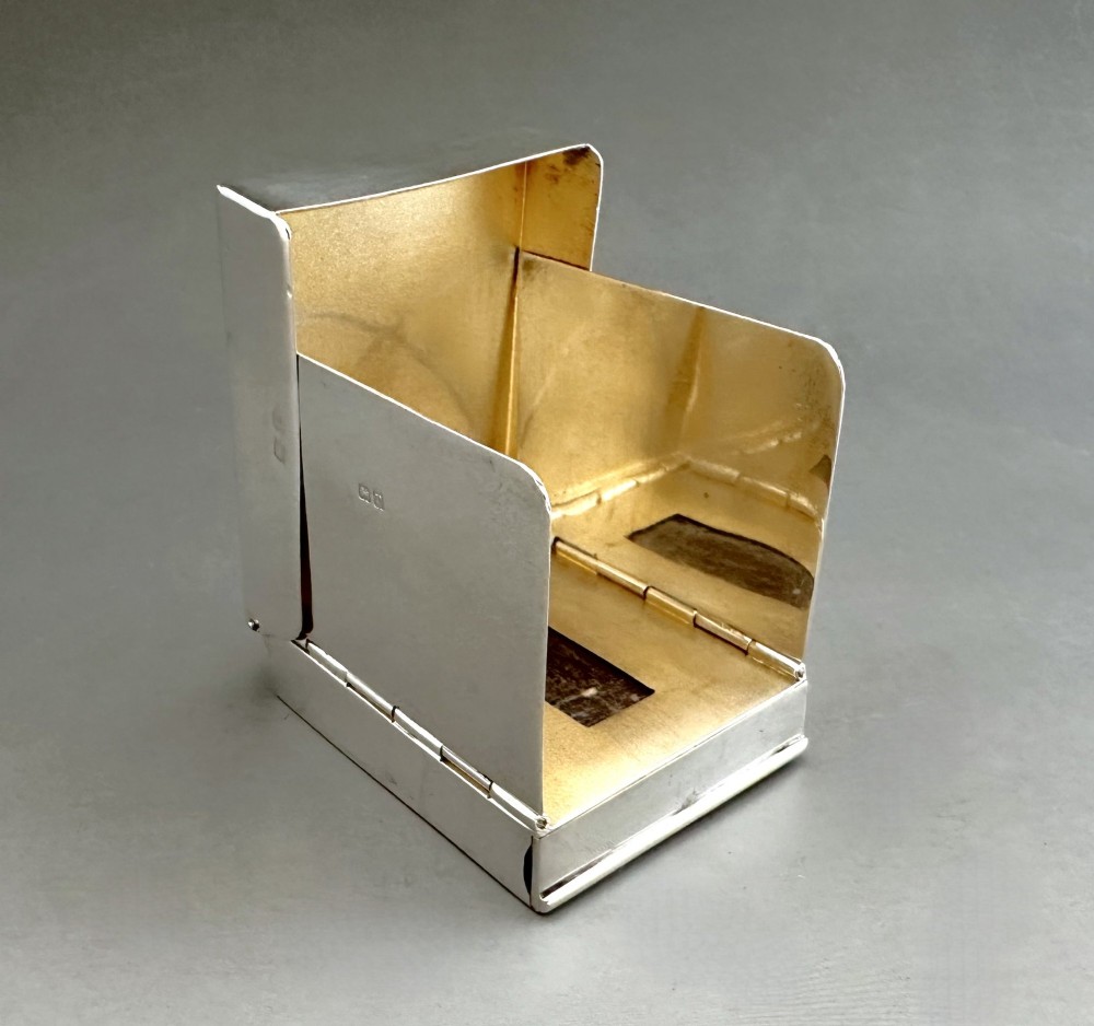 A superb George V silver Vesta case View IV