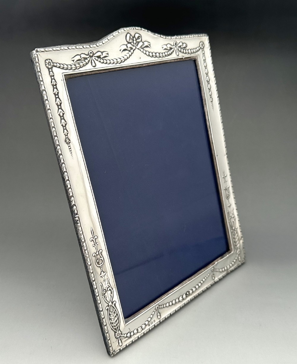 An elegant Edwardian 8x6 portrait silver photo frame