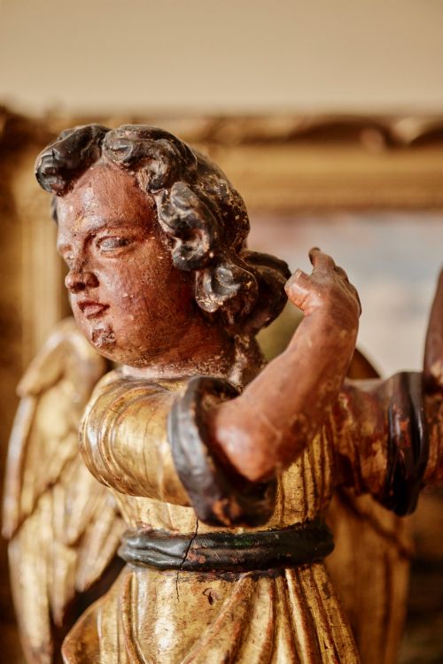 PAIR OF LATE 18TH CENTURY FRENCH POLYCHROME GILT KNEELING ANGELS FIGURINES - ADDITIONAL PHOTO 1