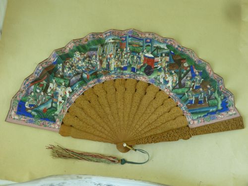 CHINESE EXPORT HAND FAN MANDERIN THOUSAND FACES CARVED SANDALWOOD CANTON - ADDITIONAL PHOTO 3