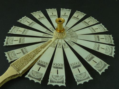 AF FRENCH TELESCOPE PIERCED IVORY COCKADE BRISE FAN 1820 - ADDITIONAL PHOTO 2