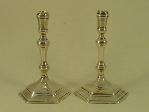 1721 ENGLISH BRITANNIA STANDARD SEAMED CAST SILVER TAPERSTICKS DAVID GREEN LONDON CANDLESTICKS - ADDITIONAL PHOTO 2