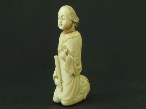 CHINESE CARVED IVORY WALKING STICK HANDLE KNEELING FIGURE ANTIQUE - ADDITIONAL PHOTO 3