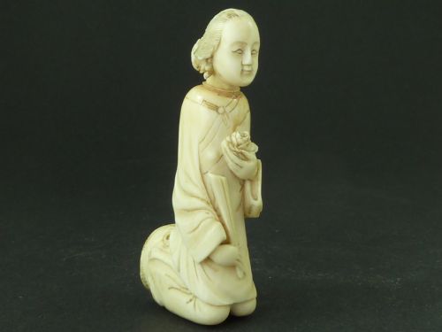 CHINESE CARVED IVORY WALKING STICK HANDLE KNEELING FIGURE ANTIQUE - ADDITIONAL PHOTO 5
