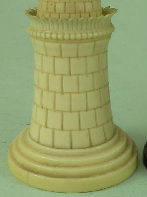 EARLY 19TH CENTURY EAST INDIA JOHN COMPANY IVORY CHESS ROOKS - ADDITIONAL PHOTO 2