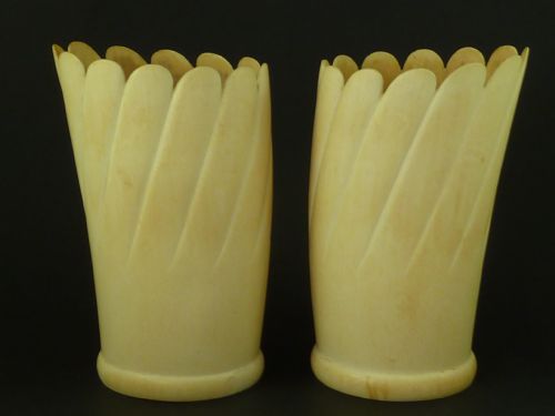 LARGE DECORATIVE PAIR OF IVORY TUSK VASES ANGLO INDIAN CIRCA 1920S - ADDITIONAL PHOTO 1