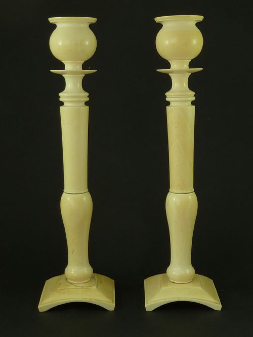 LARGE 30CM PAIR OF ANGLO INDIAN IVORY CANDLESTICKS CIRCA 1900 - ADDITIONAL PHOTO 1