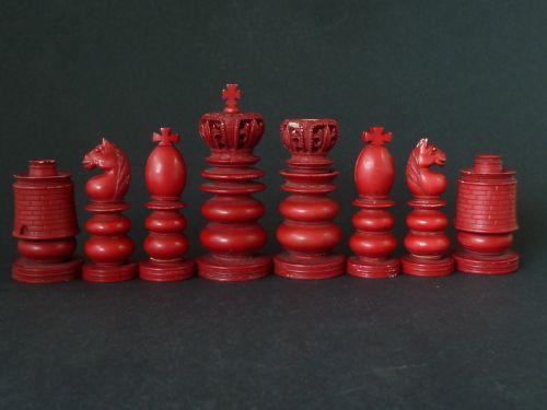 ANTIQUE CARVED IVORY CHESS SET ANGLO INDIAN RED STAINED - ADDITIONAL PHOTO 2