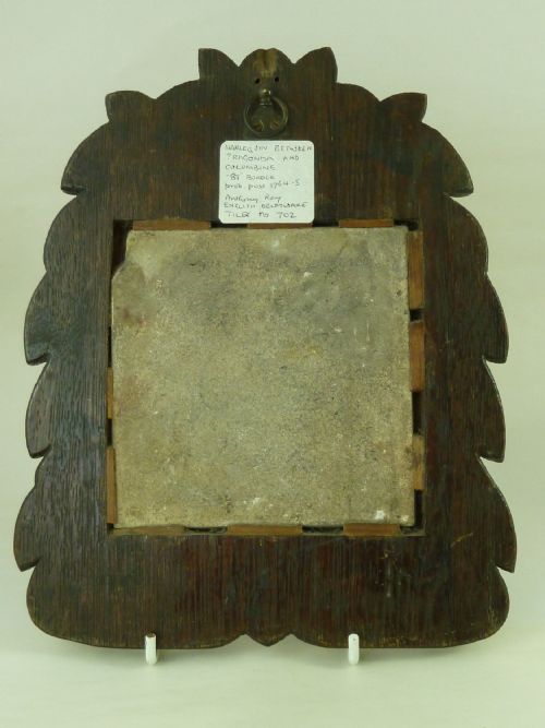 1765 COMEDIE DEL'ARTE COLOMBINE HARLEQUIN RAGONDA LIVERPOOL DELFT TILE CARVED OAK FRAME ANTIQUE - ADDITIONAL PHOTO 3