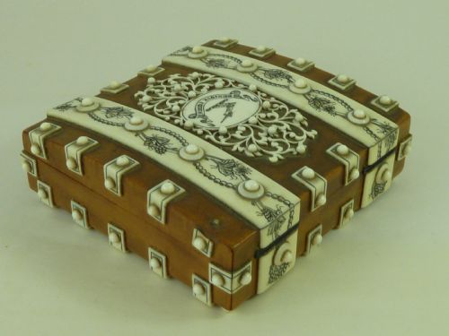 GAMING TOKENS COUNTERS VIZAGAPATAM ANGLO INDIAN IVORY BOX SANDALWOOD - ADDITIONAL PHOTO 2