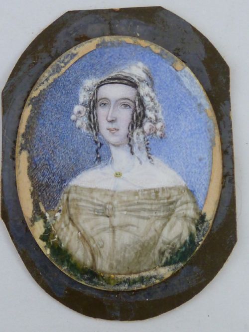 1830 NAIVE PORTRAIT MINIATURE LADY RINGLETS CAP GILT BRASS FRAME GEORGIAN - ADDITIONAL PHOTO 3