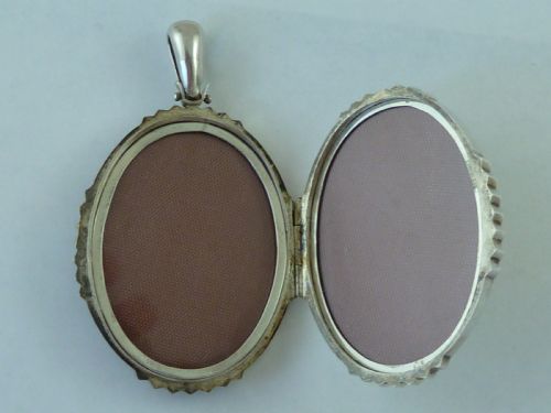 LARGE VICTORIAN LOCKET HALLMARKED SILVER PENDANT PHOTO SOLID STERLING - ADDITIONAL PHOTO 5