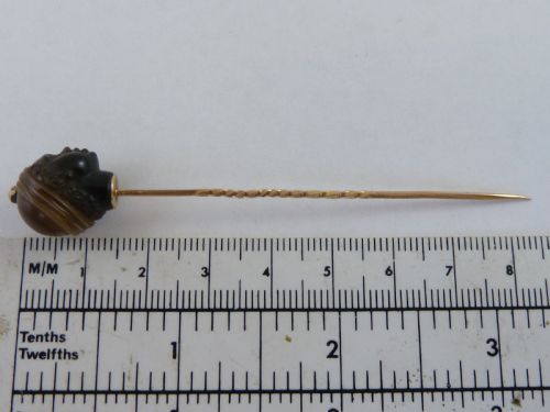 CARVED HARDSTONE BLACKAMOOR HEAD GOLD STICK STOCK PIN AGATE BROOCH - ADDITIONAL PHOTO 1