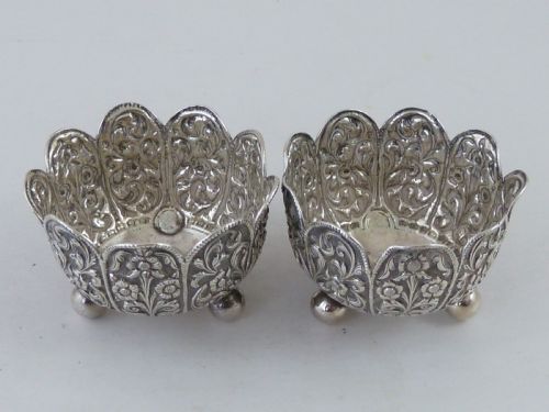 ANGLO INDIAN RAJ SILVER TRINKET CUPS OOMERSI MAWJI BHUJ CUTCH MARKED - ADDITIONAL PHOTO 1