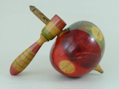 LARGE FRENCH HUMMING SPINNING TOP TURNED WOOD TREEN