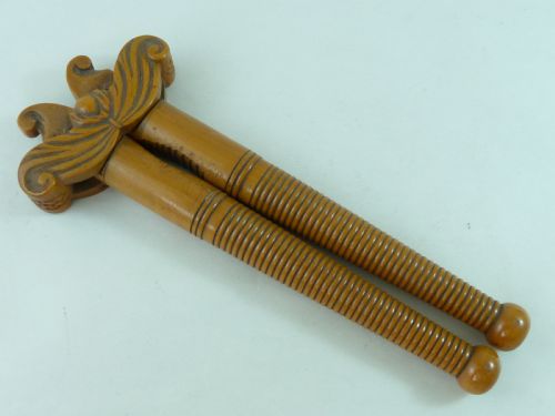 TURNED WOOD LEVER TYPE HAZEL NUTCRACKER BOXWOOD TREEN - ADDITIONAL PHOTO 1