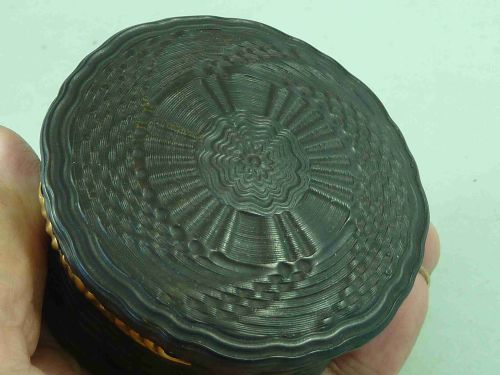 GEORGIAN ROSE ENGINE TURNED HORN SNUFF BOX COPPER GILT GOLD - ADDITIONAL PHOTO 2