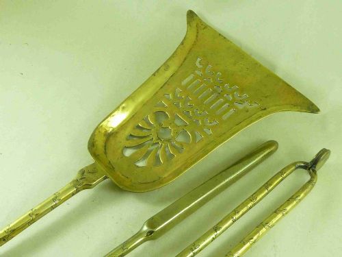 SET THREE GEORGIAN FOLIATE ENGRAVED BRASS FIRE TOOLS IRONS IRISH - ADDITIONAL PHOTO 5