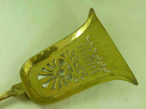 SET THREE GEORGIAN FOLIATE ENGRAVED BRASS FIRE TOOLS IRONS IRISH - ADDITIONAL PHOTO 6