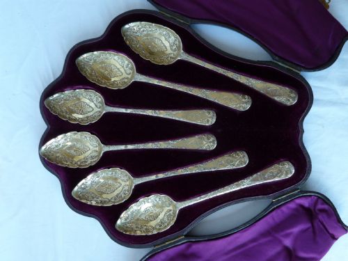 ROYALTY HRH QUEEN VICTORIA ENGRAVED CHRISTMAS GIFT STERLING SILVER BOXED SPOONS - ADDITIONAL PHOTO 3
