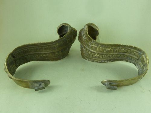 PAIR FLEURDELYS ANTIQUE BRASS DRAPE CURTAIN HOOKS TIES BRACKET HOLD BACK JAMBS POLE REGENCY ORMOLU - ADDITIONAL PHOTO 2
