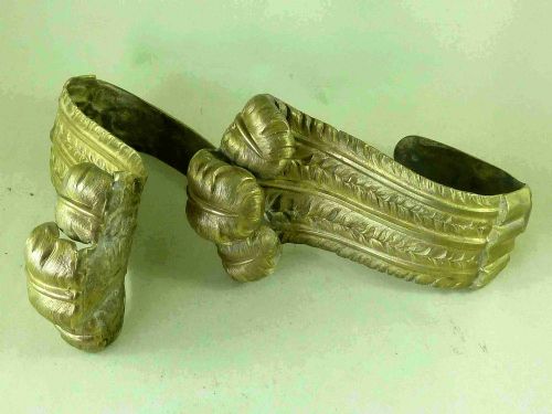 PAIR FLEURDELYS ANTIQUE BRASS DRAPE CURTAIN HOOKS TIES BRACKET HOLD BACK JAMBS POLE REGENCY ORMOLU - ADDITIONAL PHOTO 1