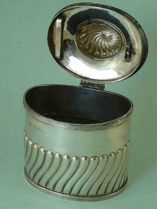 STERLING SILVER TEA CADDY FITTED CADDY SPOON HALLMARKED 1912 GEORGE UNITE - ADDITIONAL PHOTO 2
