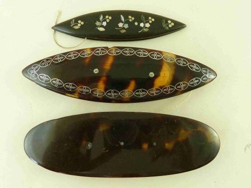 three tortoiseshell tatting shuttle piquet inlaid thread winder - CATEGORY: ANTIQUE MISCELLANEOUS - DATED 1860