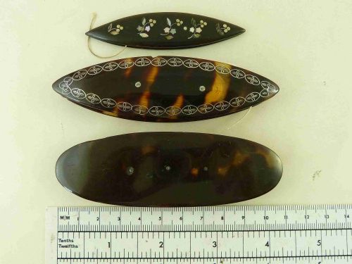 THREE TORTOISESHELL TATTING SHUTTLE PIQUET INLAID THREAD WINDER - ADDITIONAL PHOTO 1