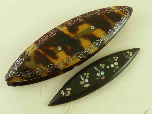 THREE TORTOISESHELL TATTING SHUTTLE PIQUET INLAID THREAD WINDER - ADDITIONAL PHOTO 4
